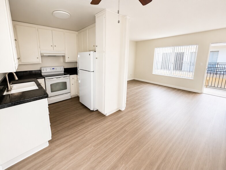 More Photos Of 4744 Hawley Blvd, San Diego Apartments For Sale