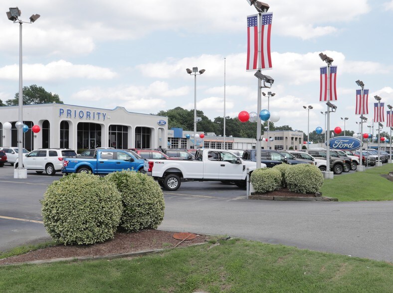 Primary Photo Of 7520 N Military Hwy, Norfolk Auto Dealership For Lease