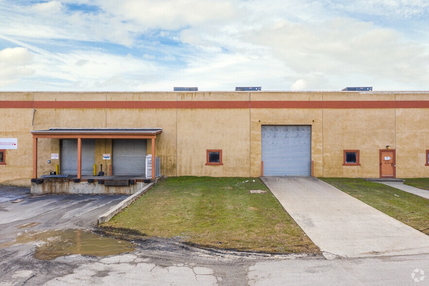 More Photos Of 15 Tarkett Dr, New Windsor Township Manufacturing For Lease