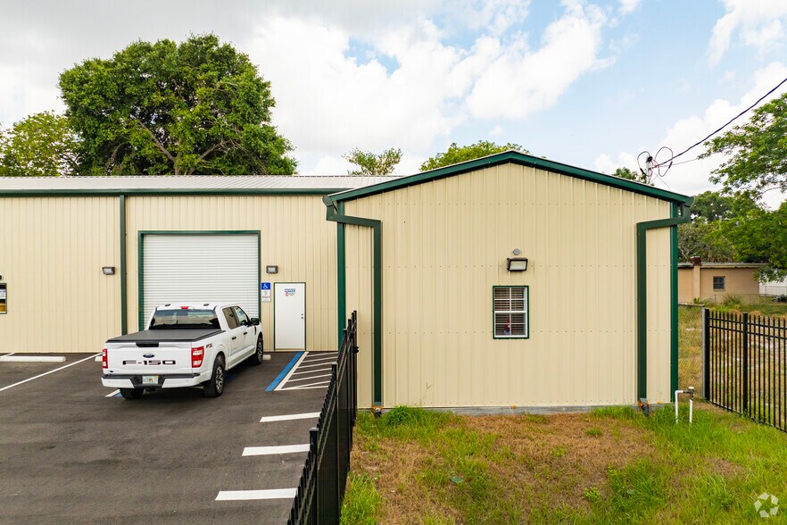 More Photos Of 2820 N 34th St, Tampa Warehouse For Lease