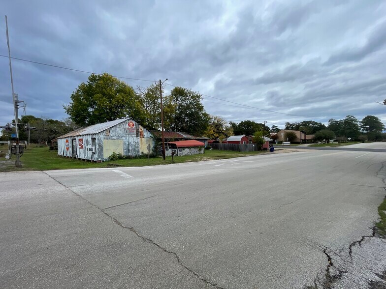 More Photos Of 903 N Washington Ave, Livingston General Retail For Sale
