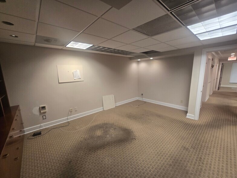More Photos Of 4601 N Park Ave, Chevy Chase Apartments For Sale