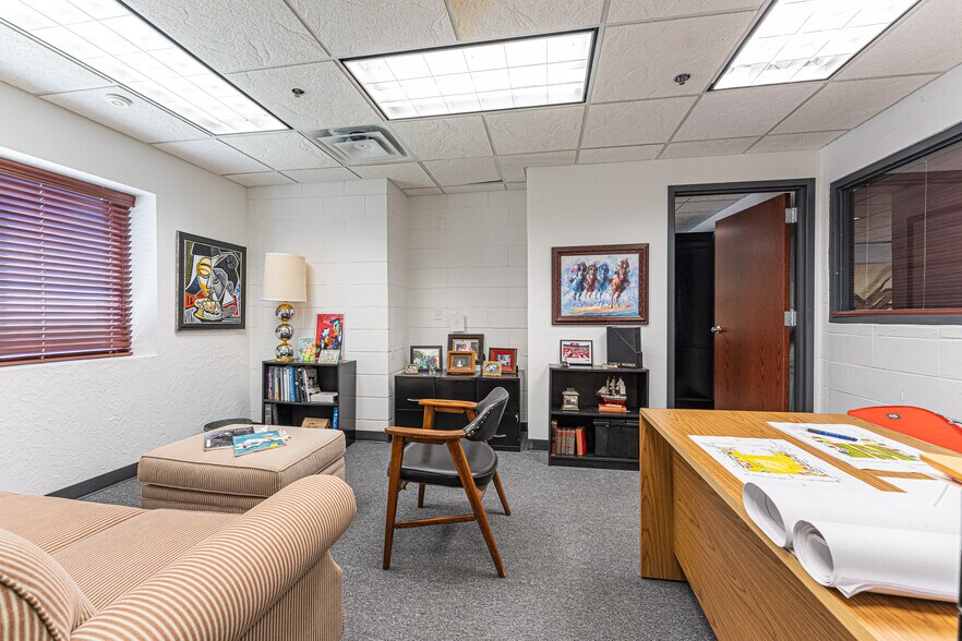 More Photos Of 1900 NE 36th St, Oklahoma City Office For Sale