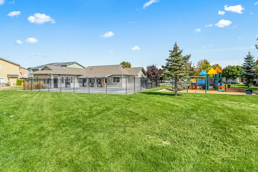 More Photos Of 1322 N Wildwood Way, Boise Apartments For Sale