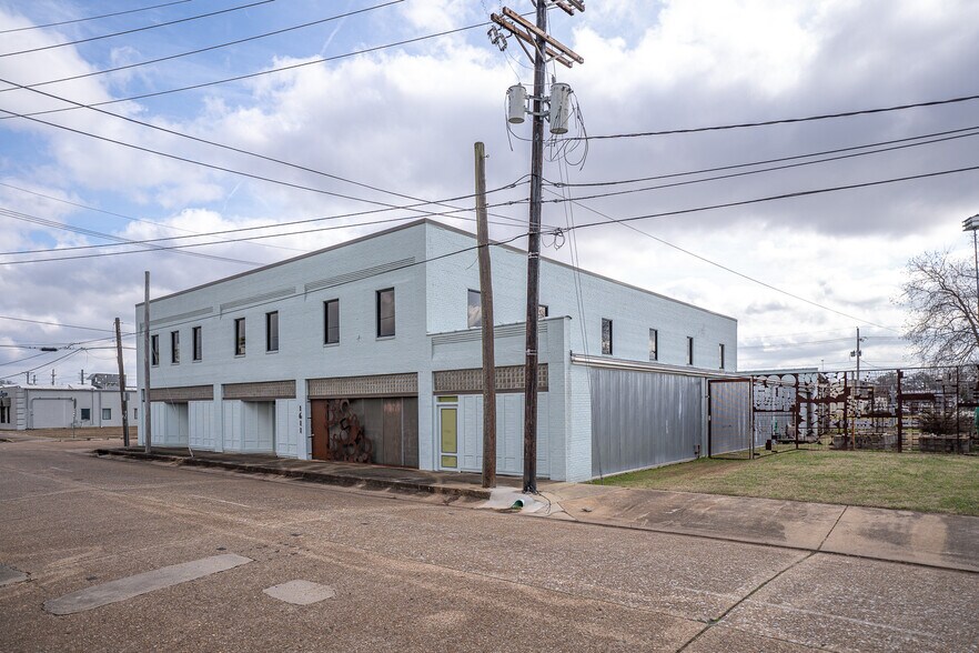 More Photos Of 1611 Washington St, Alexandria Showroom For Sale