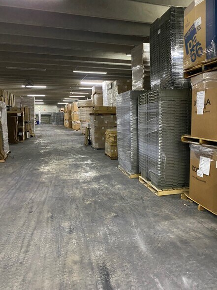 More Photos Of 6440-6490 W 20th Ave, Hialeah Light Distribution For Lease