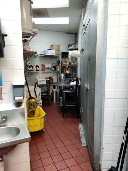 More Photos Of 42882 Truro Parish Dr, Ashburn Storefront For Sale