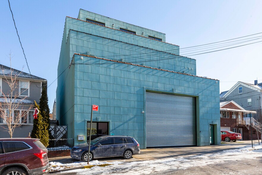 More Photos Of 14-07 113th St, College Point Flex For Sale