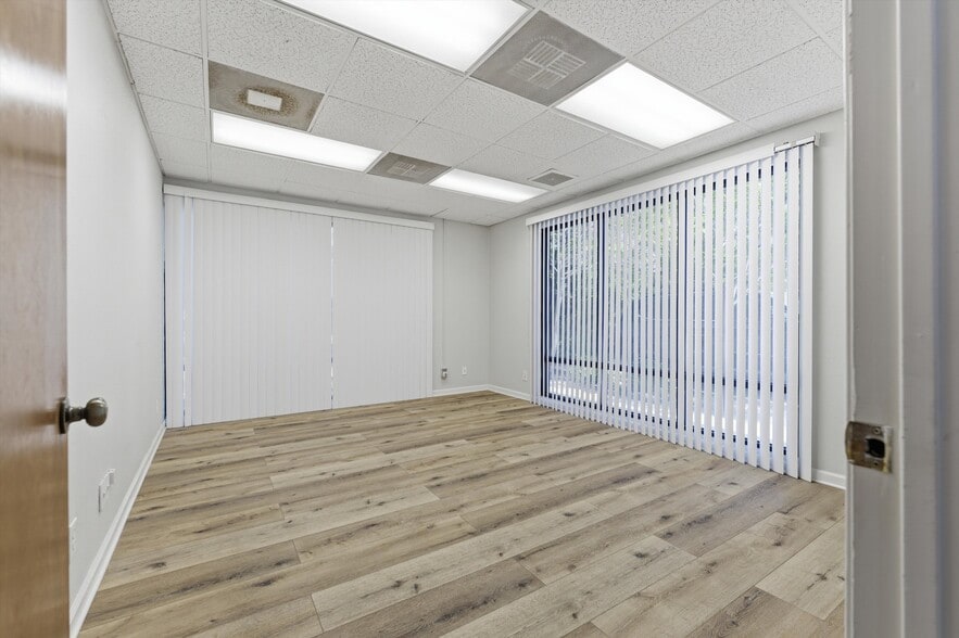 More Photos Of 44709 Date Ave, Lancaster Medical For Sale