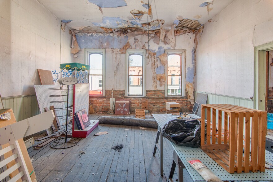 More Photos Of 128-130 N Mill St, Saint Louis General Retail For Sale