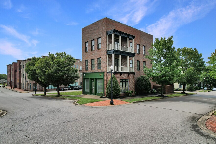 More Photos Of 208 Centre St, Pleasant View Office For Sale