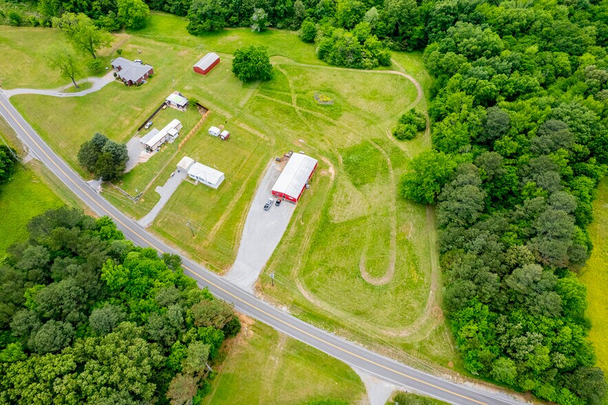 More Photos Of 1111 Mount Tabor Rd, Hartselle Showroom For Sale