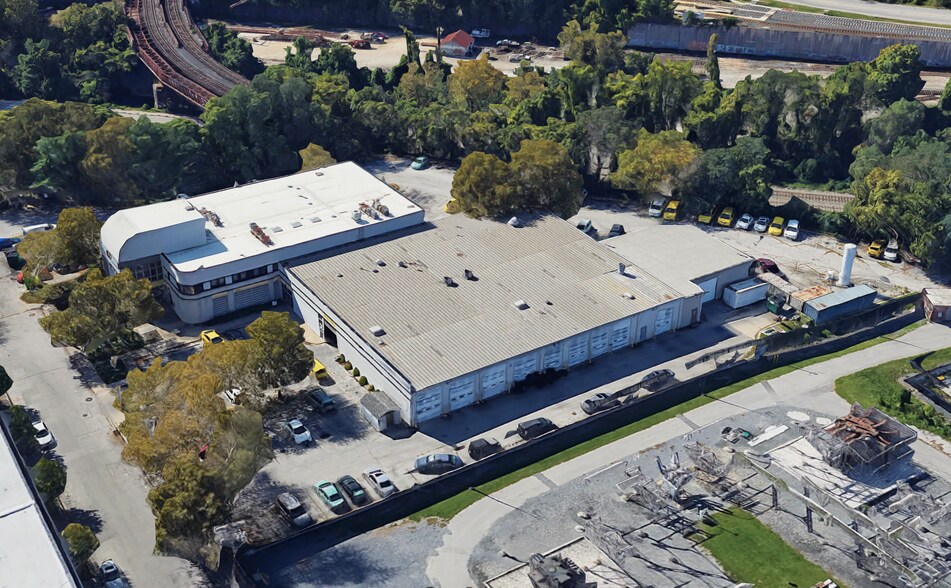 More Photos Of 2100 Huntingdon Ave, Baltimore Freestanding For Lease