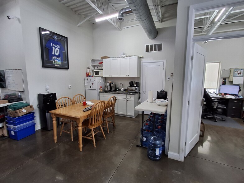 More Photos Of 75 Bongard Ave, Ottawa Warehouse For Sale