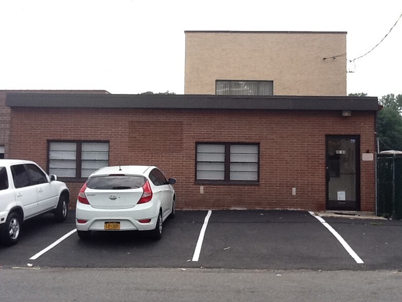 More Photos Of 96-98 Fulton St, White Plains Warehouse For Lease