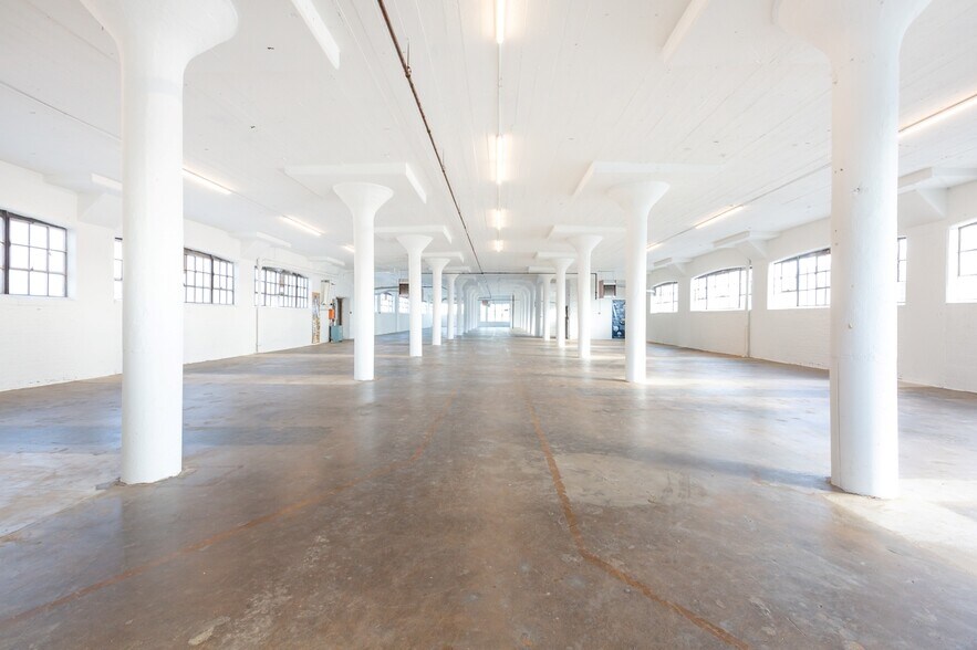 More Photos Of 2275 Bridge St, Philadelphia Unknown For Lease