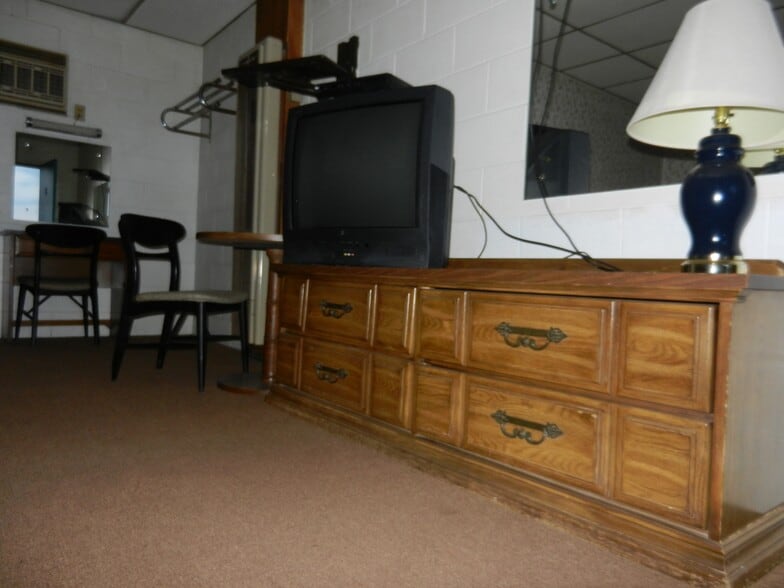 More Photos Of 14000 E Business 40 St, Mclean Hotel For Sale