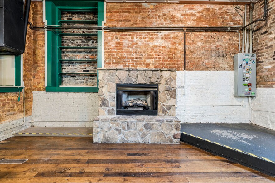More Photos Of 107 E Main St, Jonesborough Storefront For Sale