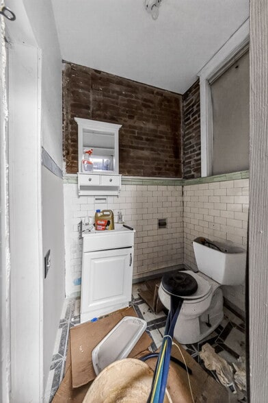 More Photos Of 2000-2014 Salisbury St, Saint Louis General Retail For Sale