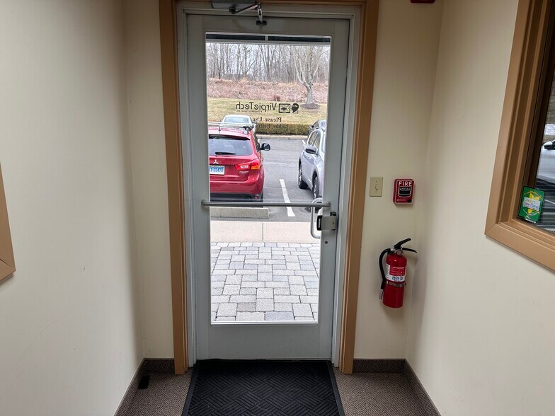 More Photos Of 1449 Old Waterbury Rd, Southbury Office For Lease