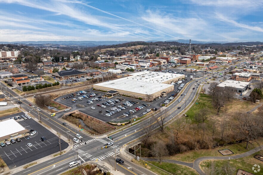 More Photos Of 420 W Morris Blvd, Morristown Office For Lease