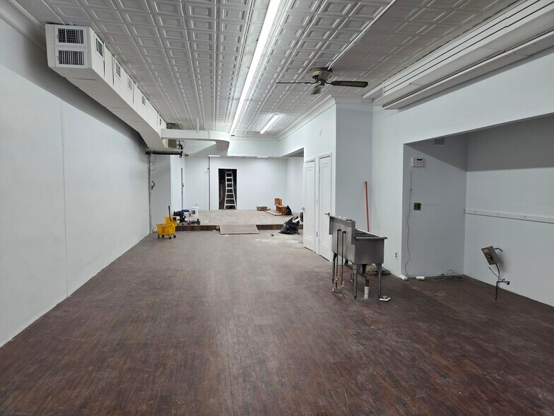 More Photos Of 508 Broad Ave, Ridgefield Storefront Retail Residential For Lease