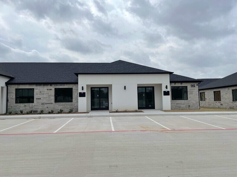 More Photos Of 3721 S Stonebridge Dr, McKinney Unknown For Lease
