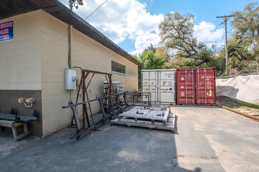 More Photos Of 982 E Hartshorn Ln, Holder Auto Repair For Sale