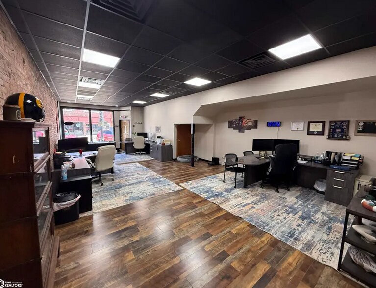 More Photos Of 113 N Jefferson St, Mount Pleasant Office For Sale