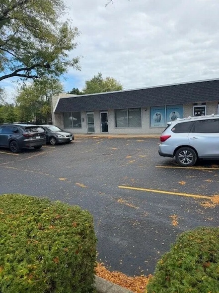 Primary Photo Of 9849-9853 Gross Point Rd, Skokie Office For Lease