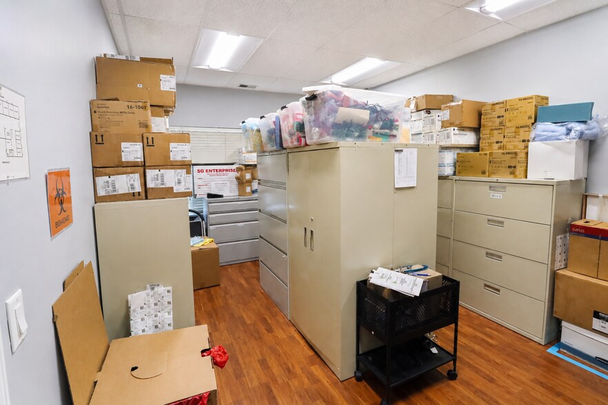 More Photos Of 935 N Plum Grove Rd, Schaumburg Office For Sale