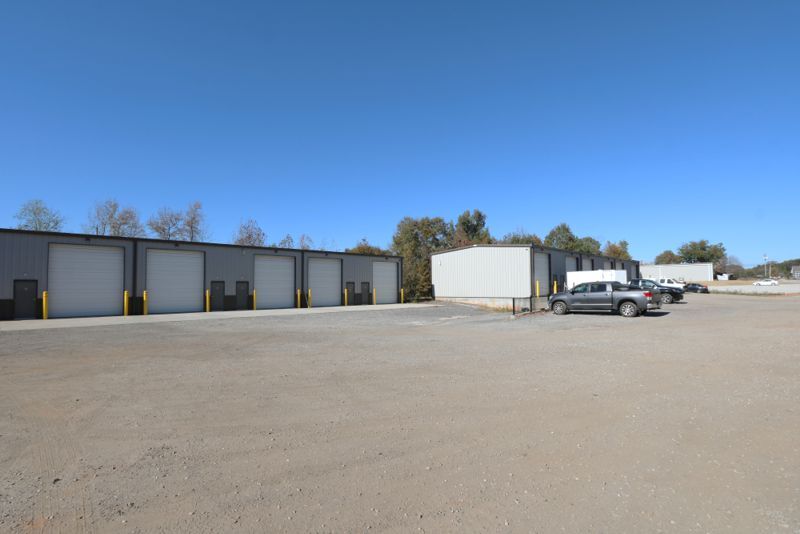 More Photos Of 1729 Locust Hill Rd, Greer Showroom For Lease