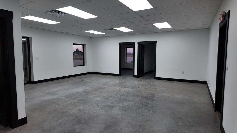 More Photos Of 518 US Highway 385 N, Seminole Industrial For Lease