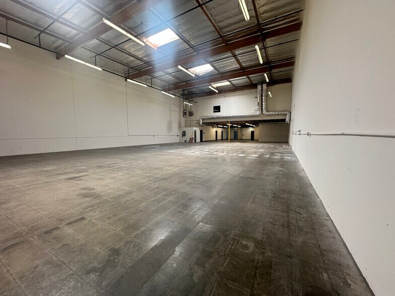 More Photos Of 24922 Anza Dr, Valencia Warehouse For Lease