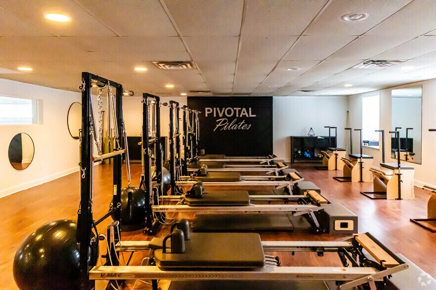 More Photos Of 952 State Route 34, Matawan Freestanding For Lease