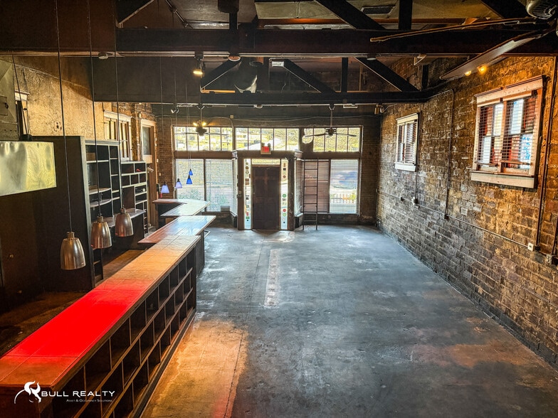 More Photos Of 242 SE Boulevard, Atlanta Restaurant For Sale