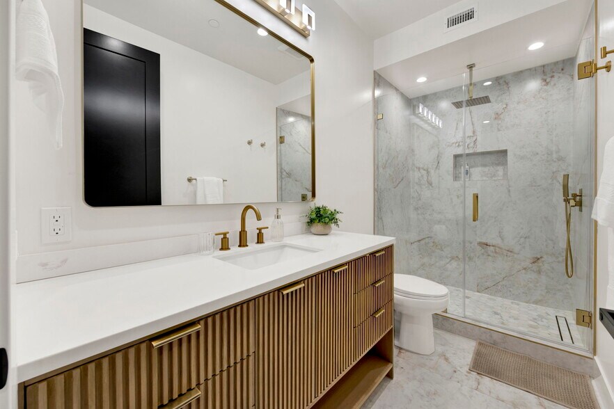 More Photos Of 7410 Denny Ave, Sun Valley Healthcare For Sale