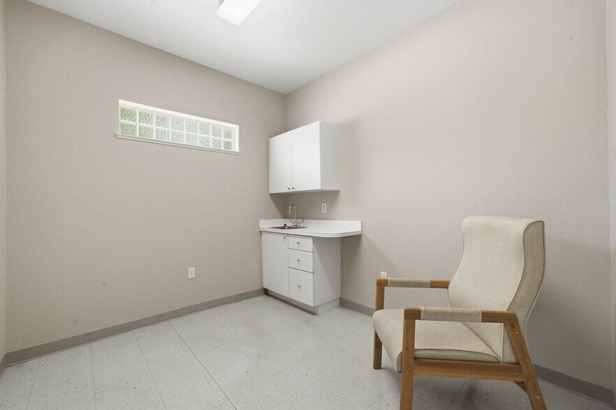 More Photos Of 401 W Interlake Blvd, Lake Placid Office For Sale