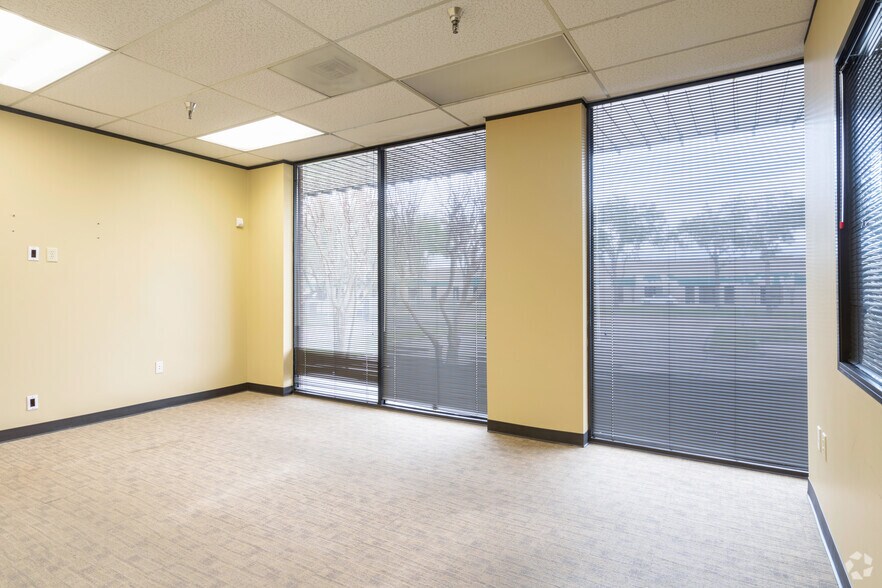 More Photos Of 15603 W Hardy Rd, Houston Unknown For Lease