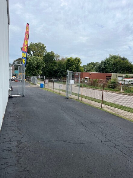 More Photos Of 722 Ketcham St, Indianapolis Warehouse For Sale