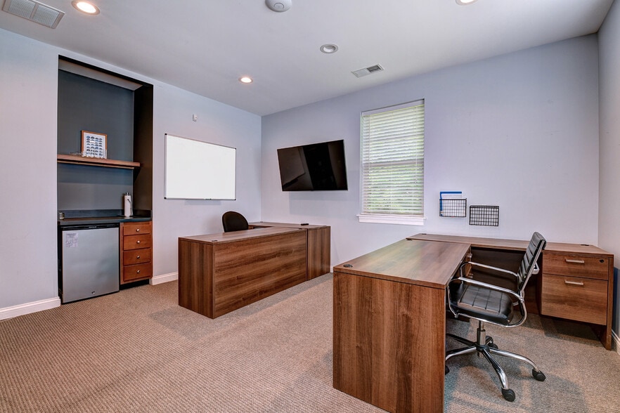 More Photos Of 10609-10611 Watterson Center Ct, Louisville Office For Sale