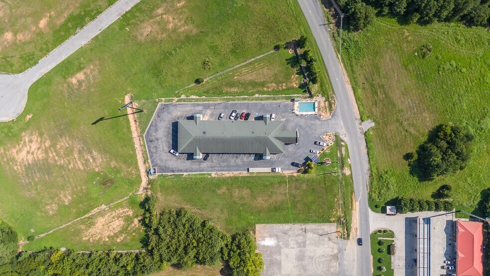 More Photos Of 107 Princeton Blvd, Adairsville Hotel For Sale