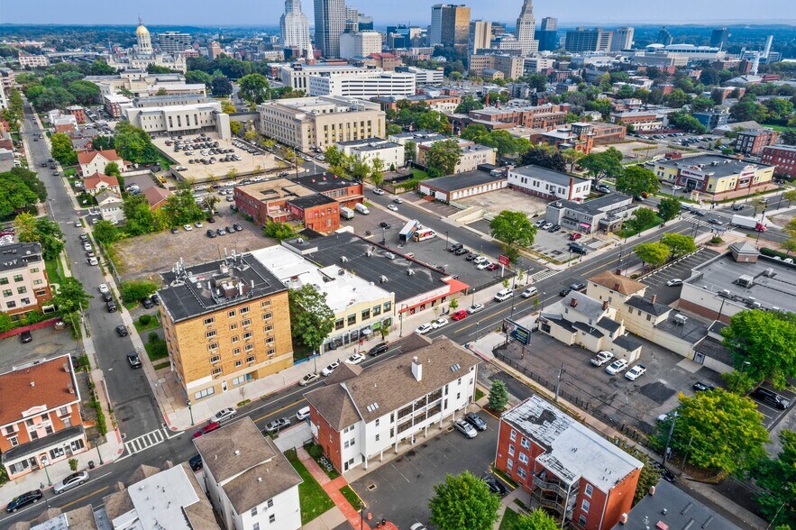 More Photos Of 454-456 Park St, Hartford Showroom For Lease