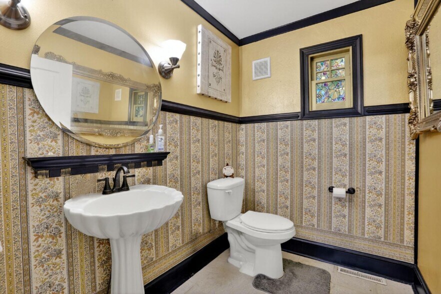 More Photos Of 605 Mineral Ave, Mineral Storefront Retail Office For Sale
