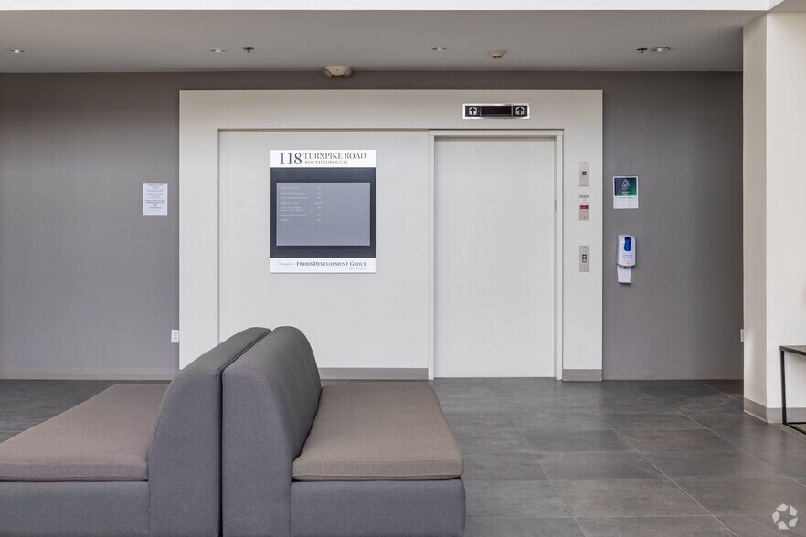 More Photos Of 118 Turnpike Rd, Southborough Office For Lease