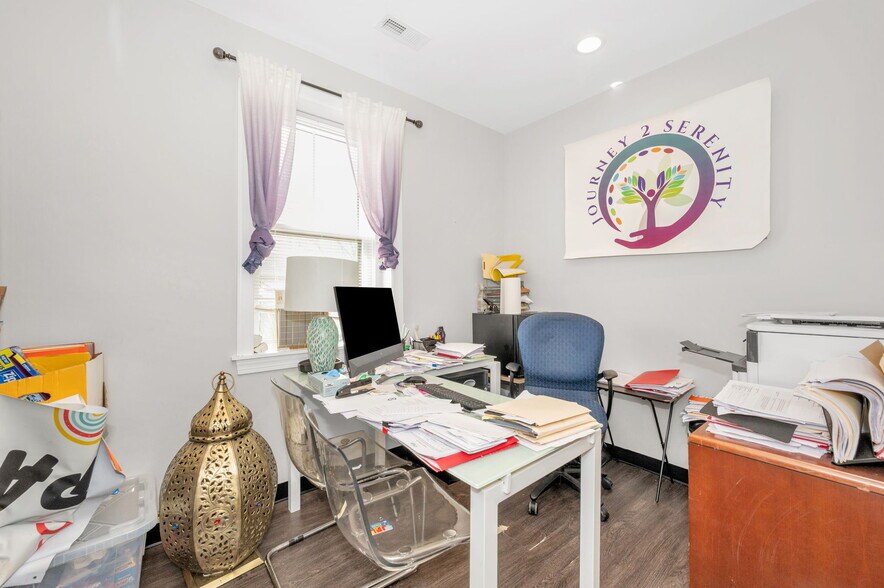 More Photos Of 4920 Belair Rd, Baltimore Office For Sale