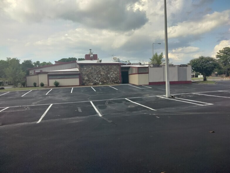 More Photos Of 2135 Democrat Rd, Memphis Restaurant For Sale