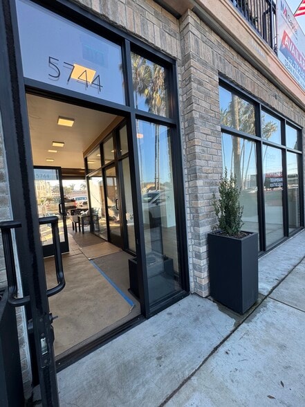 More Photos Of 5744 E 2nd St, Long Beach Storefront Retail Office For Lease