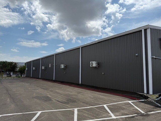 More Photos Of 9326 SE Loop 410, San Antonio Flex For Sale