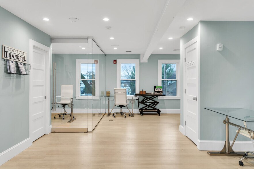 More Photos Of 126 E River Rd, Rumson Storefront Retail Residential For Lease